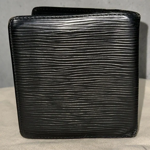 Louis Vuitton black epi 6 credit card slot billfold billets